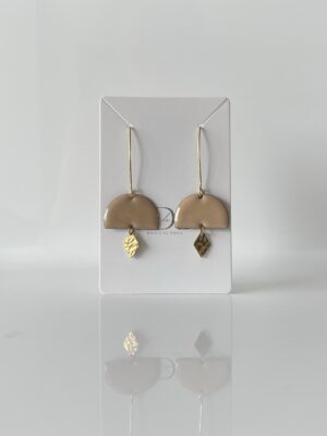 img_5103 Boucles d’oreilles pendantes beige doré