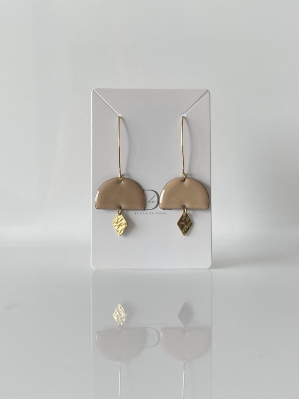 img_5103 Boucles d’oreilles pendantes beige doré