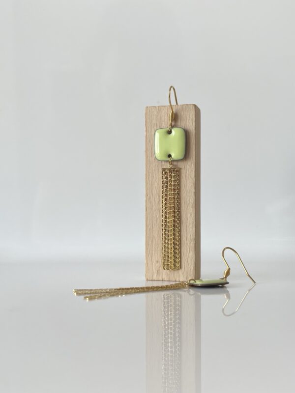Boucles d’oreilles pendantes vert anis et doré