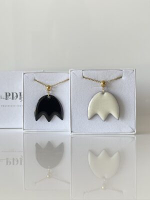 img_5312-3 Pendentif tulipe en émail sur chaîne dorée