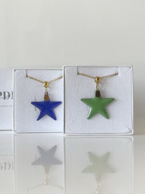 img_5313-3 Pendentif étoile en émail sur chaîne dorée