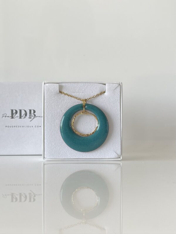 img_5320-2 Pendentif rond émaillé sur chaîne dorée
