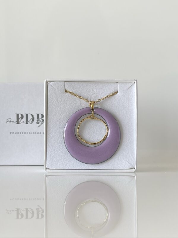 img_5323 Pendentif rond émaillé sur chaîne dorée